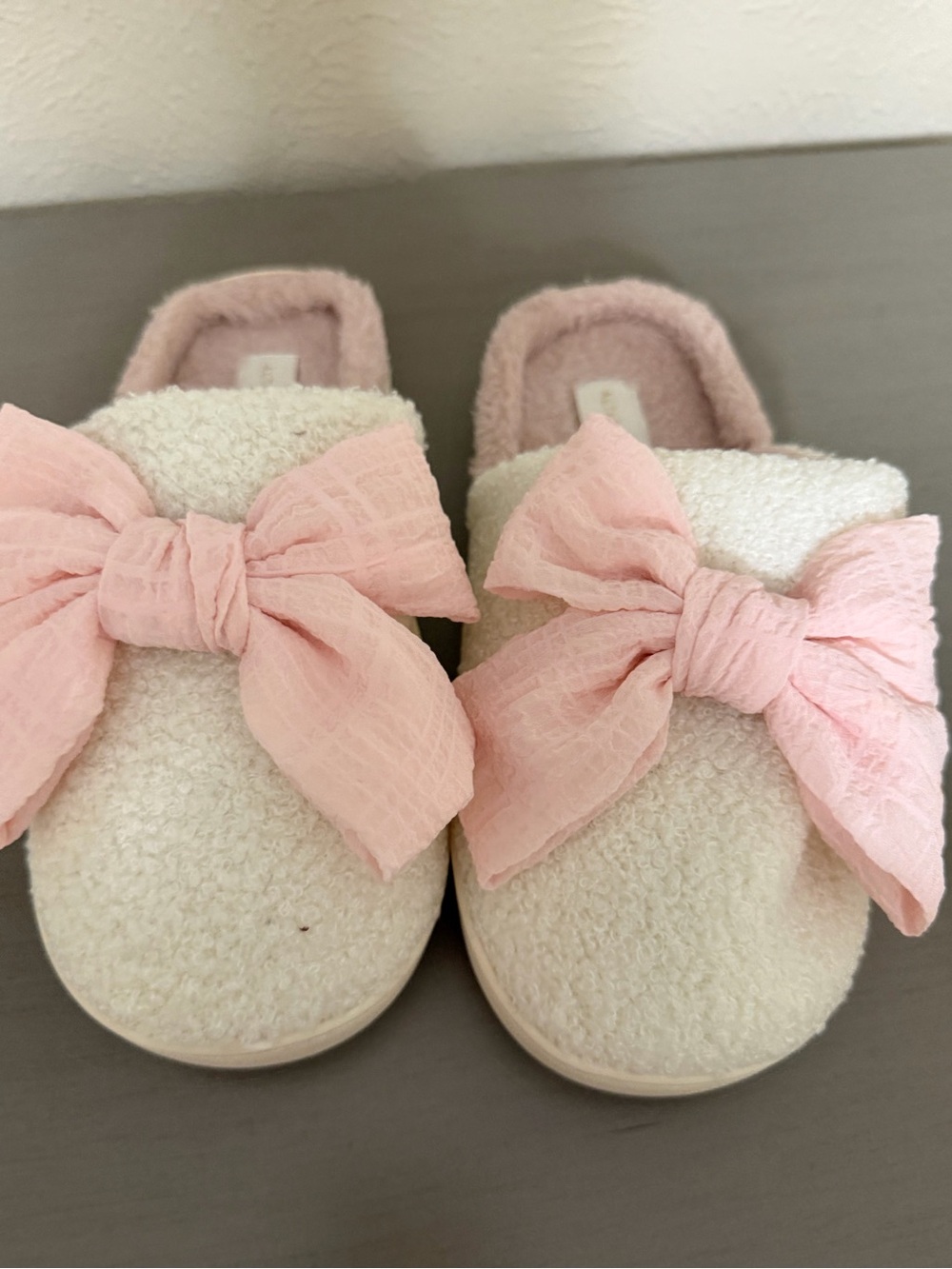 Altar'd State Cream Slip-On Slippers with Pink Bow